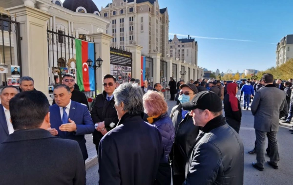 Azərbaycanın Qazaxıstandakı səfirliyi önündə dəstək aksiyası keçirilib