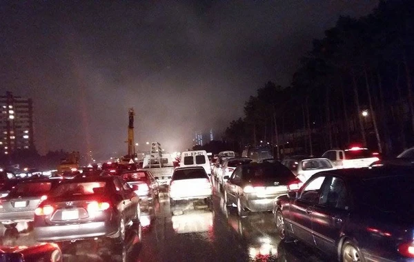 Bakıda bir sıra küçələrdə tıxac yaranıb,