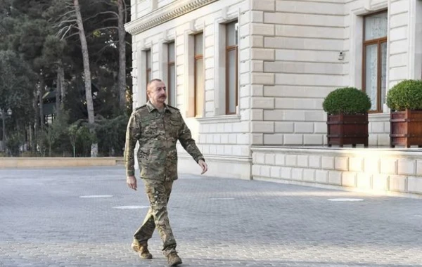 Ильхам Алиев провел оперативное совещание в Центральном командном пункте Минобороны - ФОТО/ВИДЕО