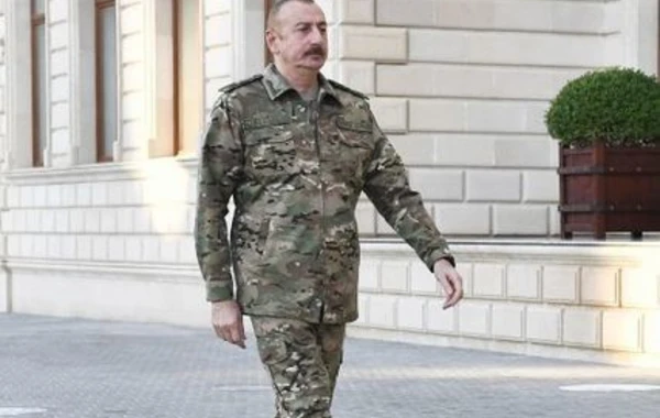 Ильхам Алиев провел оперативное совещание в Центральном командном пункте Минобороны - ФОТО/ВИДЕО