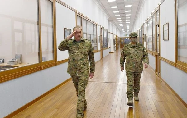 Ильхам Алиев провел оперативное совещание в Центральном командном пункте Минобороны - ФОТО/ВИДЕО