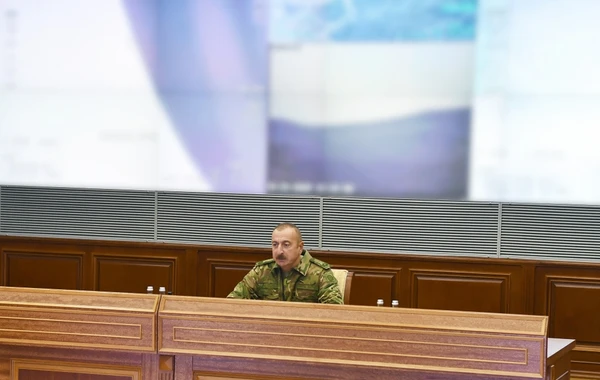 Ильхам Алиев провел оперативное совещание в Центральном командном пункте Минобороны - ФОТО/ВИДЕО