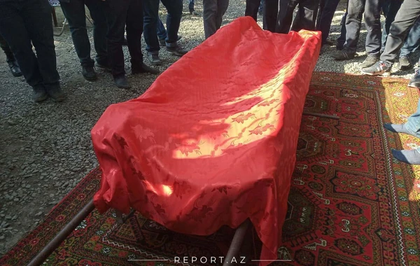 В Барде прошли похороны 7-летней Айсу, погибшей в результате вражеского обстрела - ФОТО