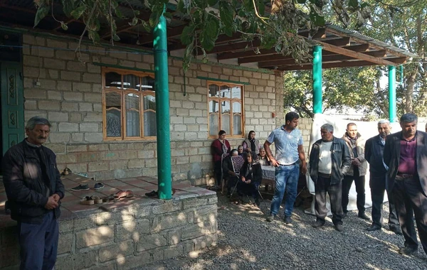 В Барде прошли похороны 7-летней Айсу, погибшей в результате вражеского обстрела - ФОТО