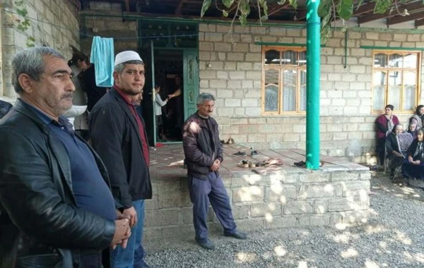 Bərdədə həlak olan yeddi yaşlı Aysu dəfn olunub - FOTO