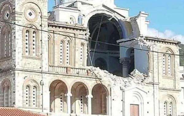 Купол церкви обрушился от землетрясения на острове Самос в Греции - ФОТО