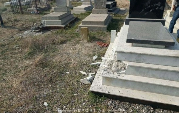 Ermənilər Ağcabədini raket atəşinə tutdular: Qəbiristanlıq dağıdıldı - FOTO