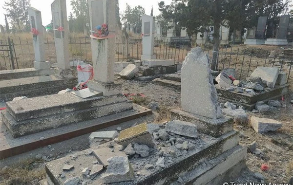 Ermənilər Tərtərdə qəbiristanlığı atəşə tutdu, 65 məzar tam dağıldı - FOTO