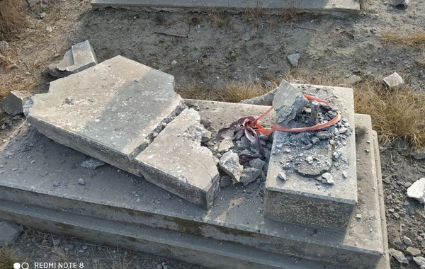 Ermənilər Tərtərdə qəbiristanlığı atəşə tutdu, 65 məzar tam dağıldı - FOTO