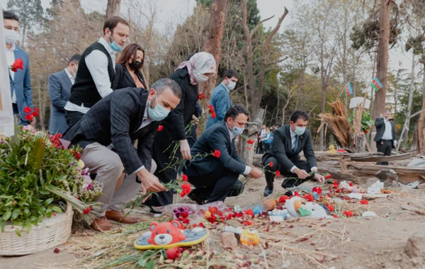 Türkiyə Gənclər Fondu Bərdə və Gəncə terrorunun nəticələri ilə yerində tanış olub - FOTO