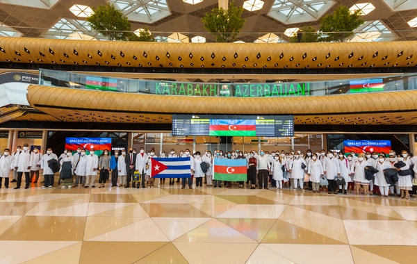 При поддержке AZAL из Кубы в Азербайджан доставлена очередная бригада врачей - ФОТО