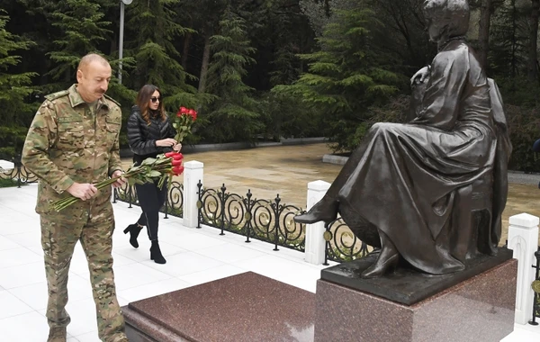 Ильхам Алиев и Мехрибан Алиева посетили Аллею почетного захоронения и Аллею шехидов - ФОТО