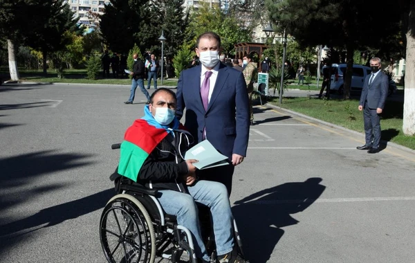 Müharibə əlillərinə minik avtomobilləri verilib - FOTO