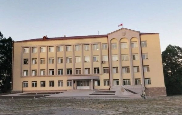 Şuşa şəhərində dalğalanan Azərbaycan bayrağı hansı dövlət binasına sancılıb? - FOTO