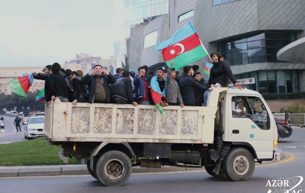 Zəfərlə açılan sabahda şəhidlərimizin ruhuna ehtiramla... - REPORTAJ - VİDEO