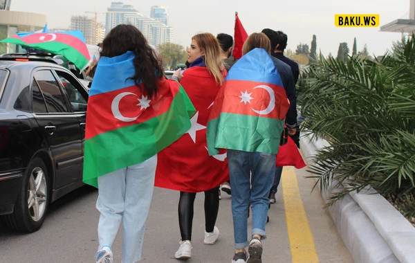 Azərbaycan Böyük Qələbəni qeyd edir! - FOTO