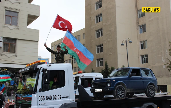 Azərbaycan Böyük Qələbəni qeyd edir! - FOTO