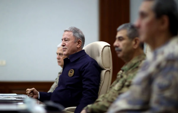 Hulusi Akar və digər yüksək vəzifəli hərbçilər Müdafiə Nazirliyində görüş keçiriblər - VİDEO