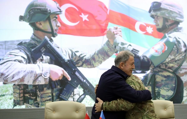 Hulusi Akar və digər yüksək vəzifəli hərbçilər Müdafiə Nazirliyində görüş keçiriblər - VİDEO
