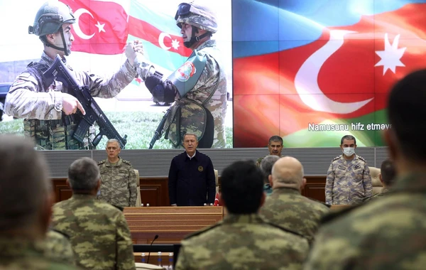 Hulusi Akar və digər yüksək vəzifəli hərbçilər Müdafiə Nazirliyində görüş keçiriblər - VİDEO