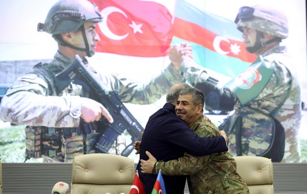 Hulusi Akar və digər yüksək vəzifəli hərbçilər Müdafiə Nazirliyində görüş keçiriblər - VİDEO
