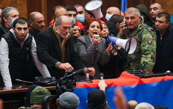 İqtisadiyyatı çökən, ordusu məhv olan və baş naziri qaçan Ermənistan - FOTO