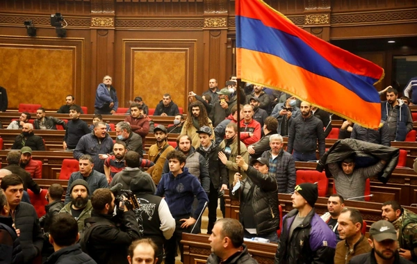 İqtisadiyyatı çökən, ordusu məhv olan və baş naziri qaçan Ermənistan - FOTO