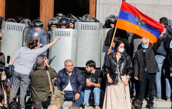 İqtisadiyyatı çökən, ordusu məhv olan və baş naziri qaçan Ermənistan - FOTO