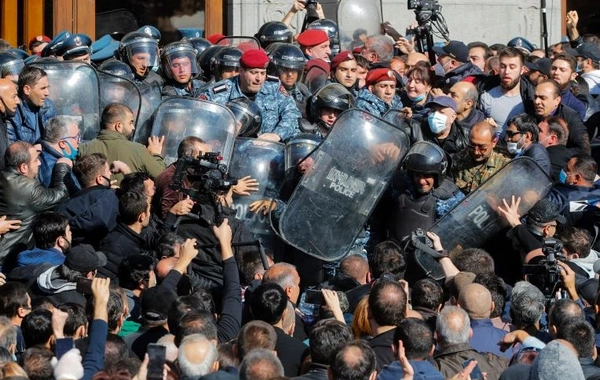 İqtisadiyyatı çökən, ordusu məhv olan və baş naziri qaçan Ermənistan - FOTO