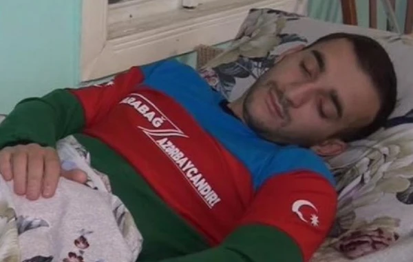 Ağır yaralansa da, şəhid yoldaşını özü ilə daşıyan qəhrəmanımız - VİDEO