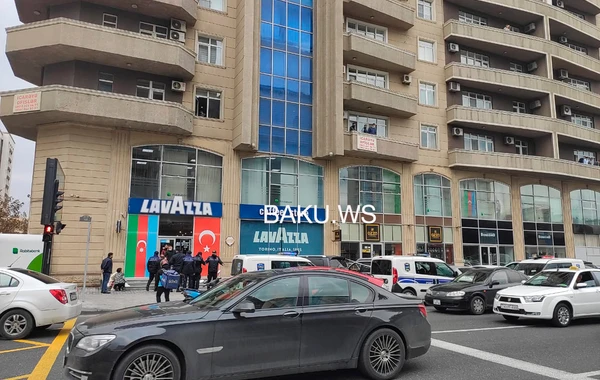 Bakıda yeniyetmə özünü 11-ci mərtəbədən atdı - VİDEO