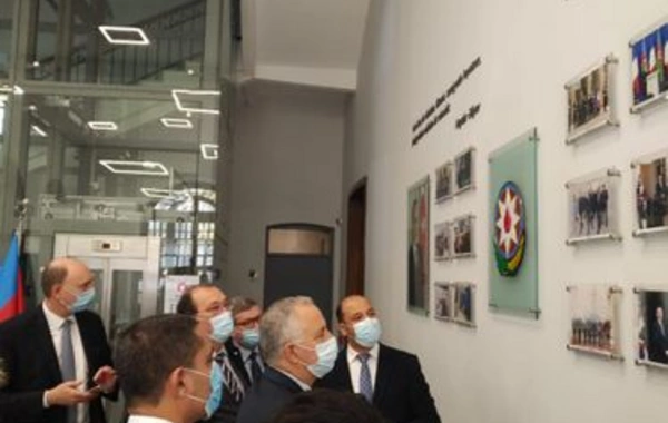 Fransalı deputatlar Bakıdakı erməni kilsəsində olublar - FOTO