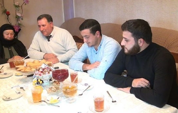 Kəlbəcər sakini: “Dizimi qoyub, torpağı öpəcəyəm” - VİDEO