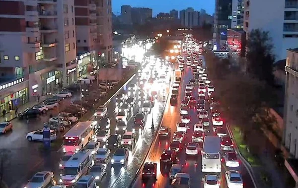 Paytaxın bir sıra küçə və prospektlərində sıxlıq müşahidə olunur