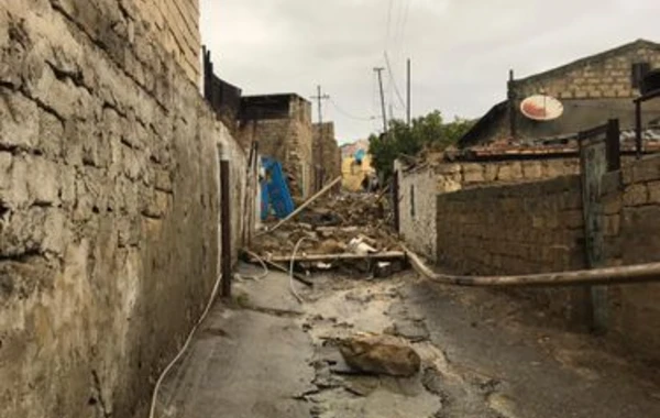 Bakıda yağışın təsirindən aşan hasar qaz xəttini zədələyib - FOTO