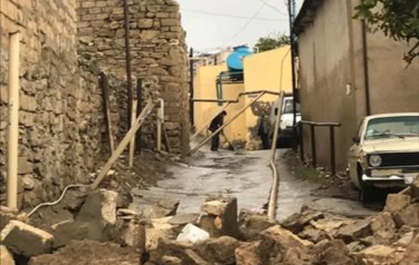 Bakıda yağışın təsirindən aşan hasar qaz xəttini zədələyib - FOTO