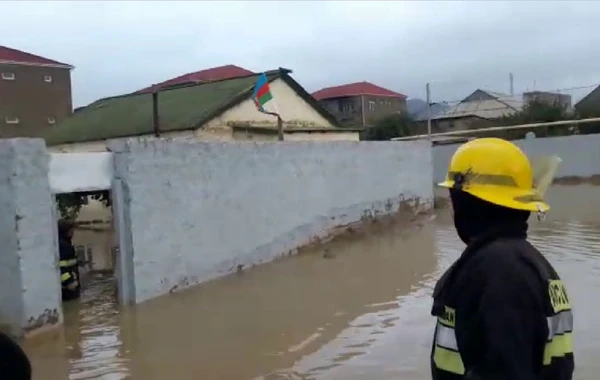 Bakıda insanları belə xilas etdilər - VİDEO
