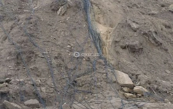 Badamdarda torpaq sürüşməsi oldu - FOTO
