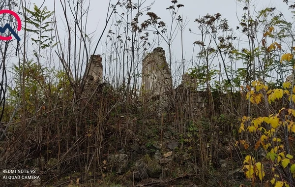 Bayrağın sancıldığı, viran qoyulan bina... - FOTO