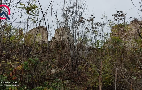 Bayrağın sancıldığı, viran qoyulan bina... - FOTO