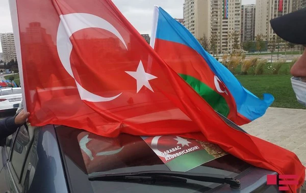 Проходит победное шествие по случаю освобождения Агдама - ФОТО