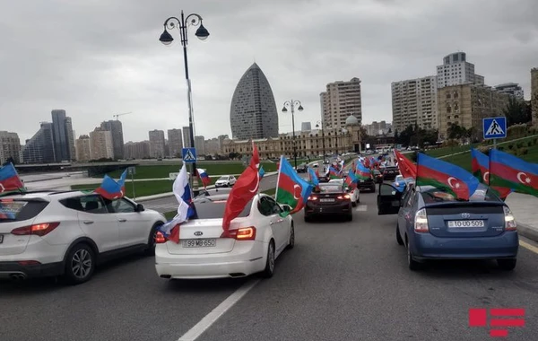 Проходит победное шествие по случаю освобождения Агдама - ФОТО