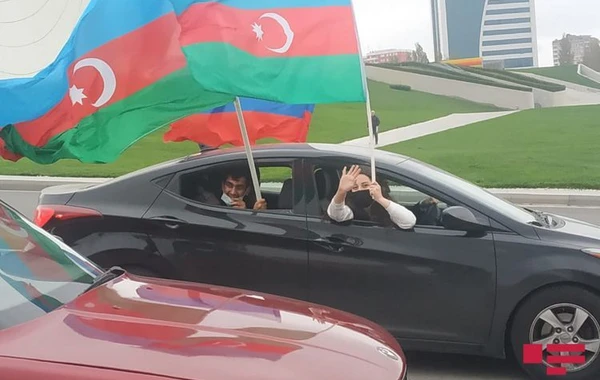 Проходит победное шествие по случаю освобождения Агдама - ФОТО