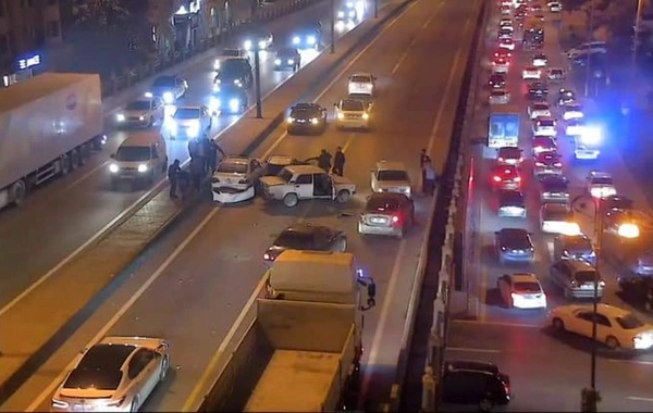Ziya Bünyadov prospektində baş vermiş avtoqəza sıxlığa səbəb olub