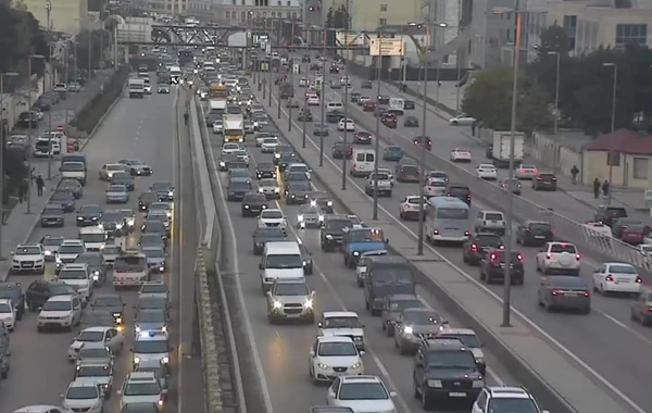 Bakıda avtobusların hərəkəti iflic olub - FOTO