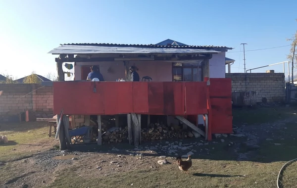 Nazirlik vaqonda yaşayan qazimizin ailəsinə ev tikməyi öhdəsinə götürdü - FOTO