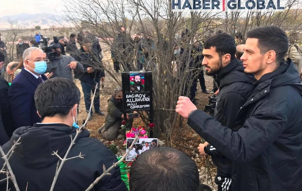 "Qarabağ"ın futbolçuları Ağdamdakı Cümə məscidində namaz qılıb - FOTO