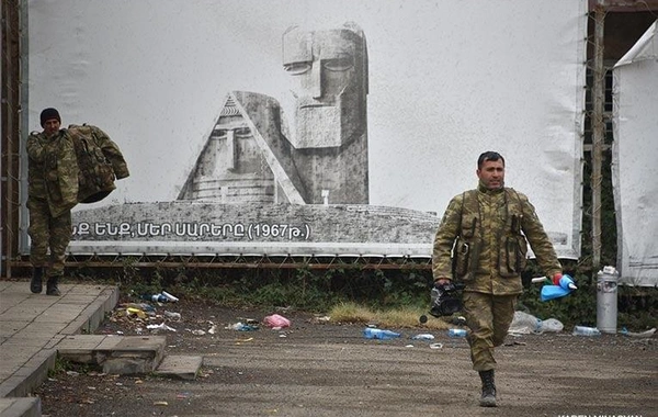 Azərbaycan hərbçiləri Laçın şəhərini bayraqla bəzədi - FOTO