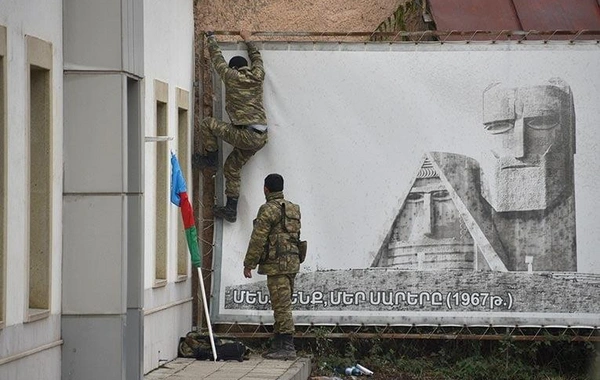 Azərbaycan hərbçiləri Laçın şəhərini bayraqla bəzədi - FOTO