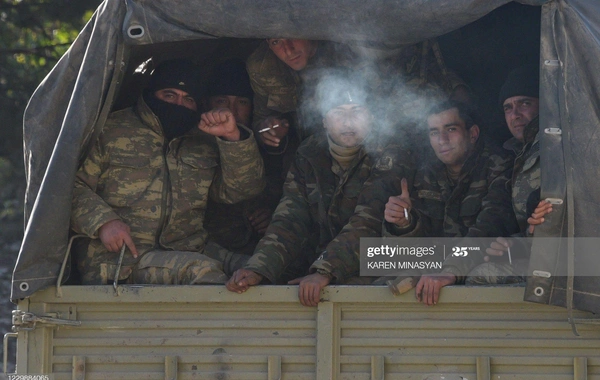 Azərbaycan hərbçiləri Laçın şəhərini bayraqla bəzədi - FOTO